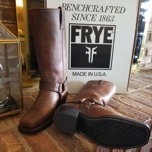 FRYE CO WOMEN'S BOOTS, SIZE 6, BROWN. "NEW"